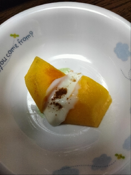 カットした柿のヨーグルトソース和え✧˖°