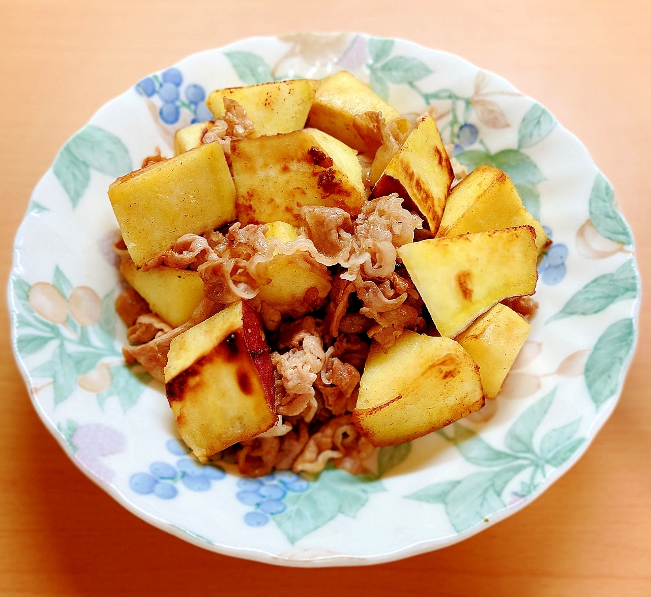 薩摩芋と豚肉のバター醤油炒め