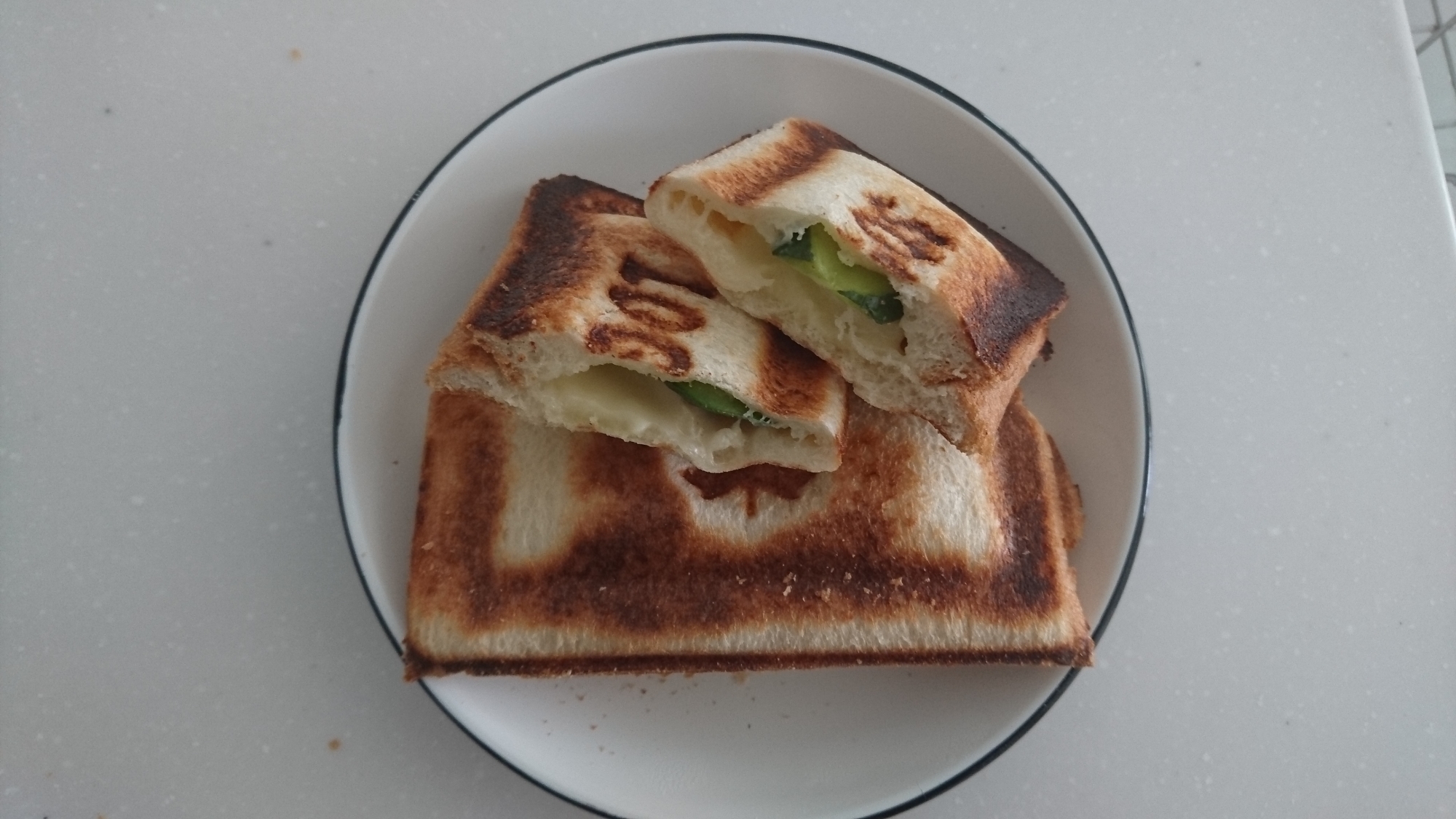 ホットサンド♪サラダチキン&糠漬けキュウリ