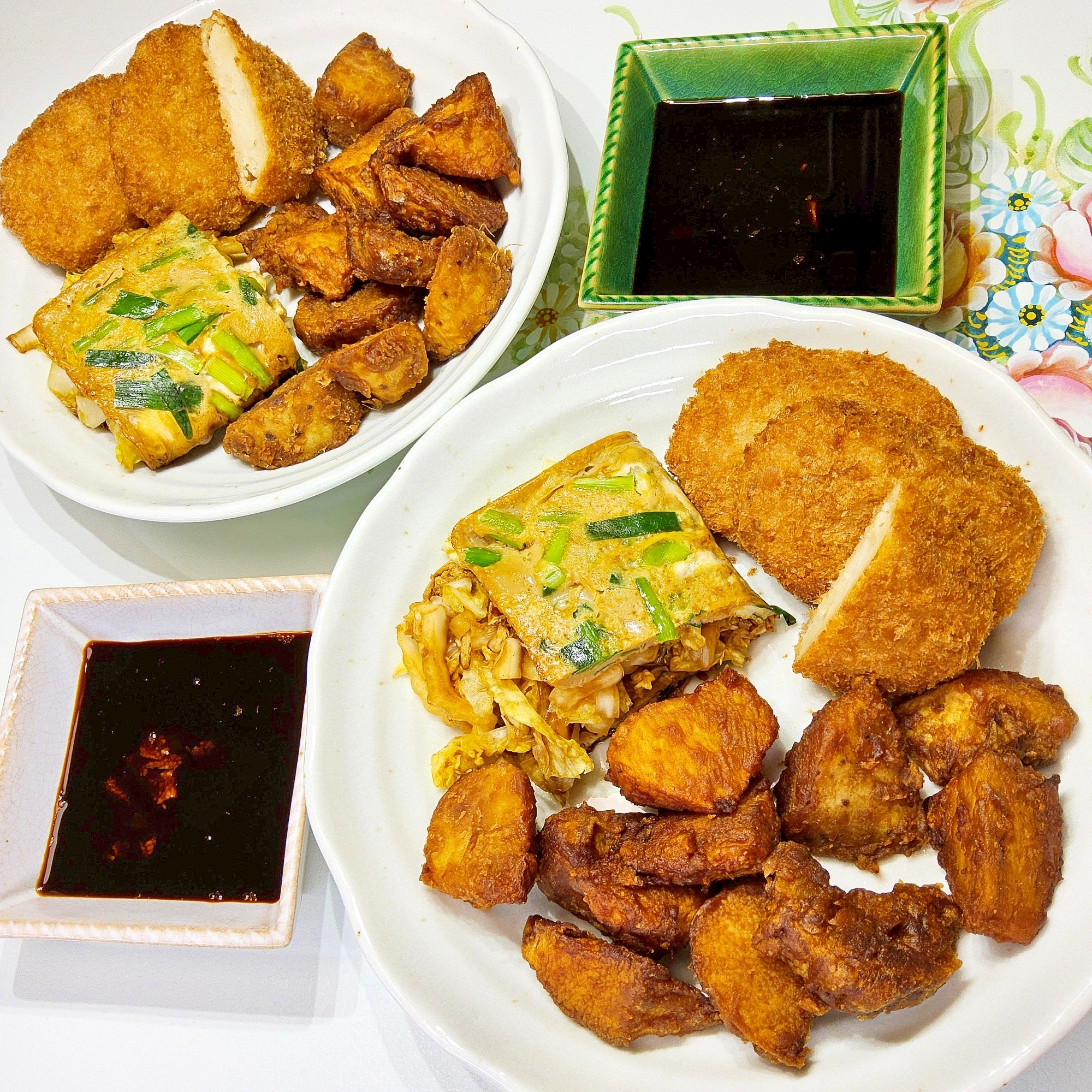 揚げ長芋とニラ玉白菜オムレットとコロッケのプレート