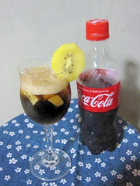コカ・コーラ】ゴールドキウイのコーラポンチ レシピ・作り方 by けい 