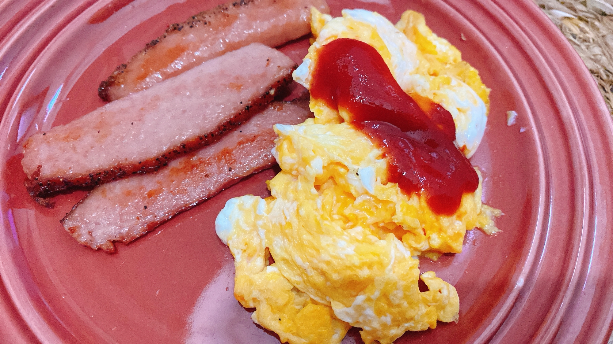 朝食に❕厚切りハムとスクランブルエッグ