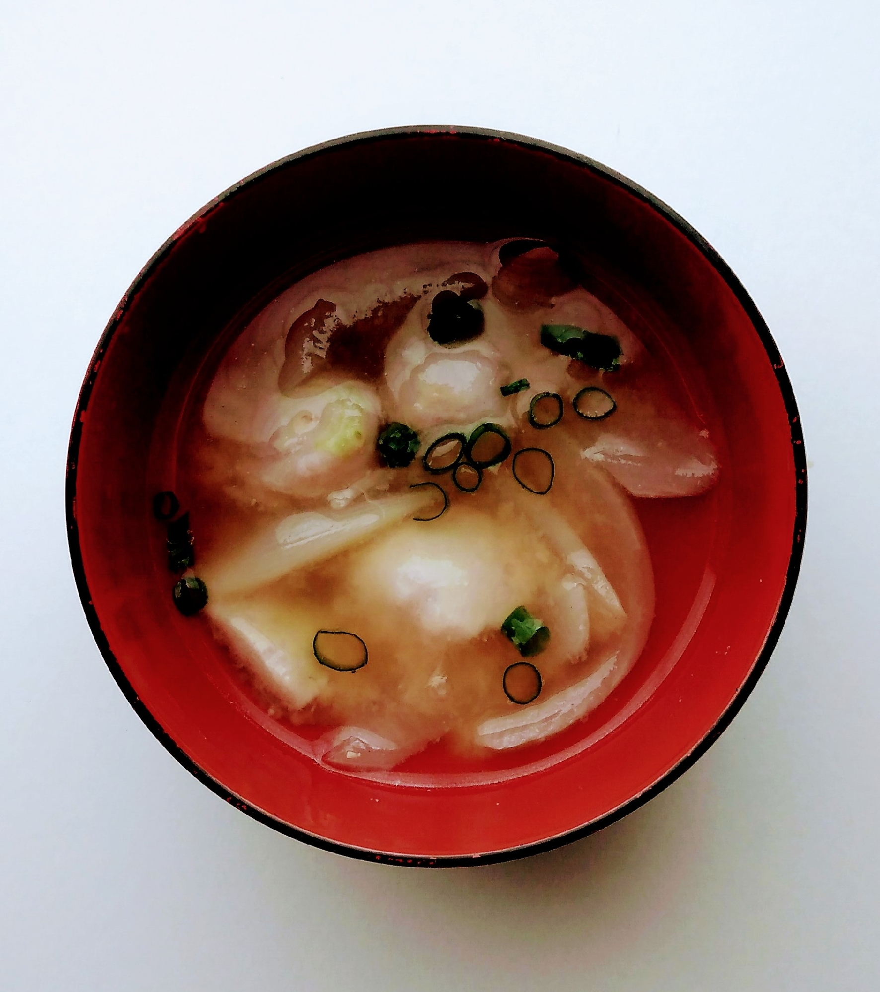 里芋と玉ねぎの味噌汁