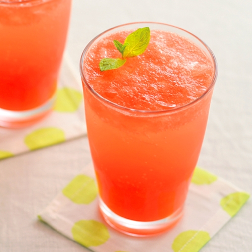 炭酸水ですっきり！スイカのドリンク
