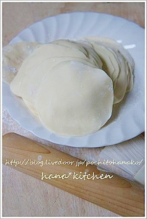 【自家製】餃子の皮も作っちゃうヨ