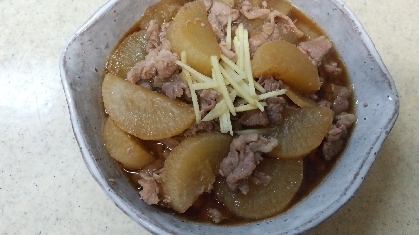 大根の上に、豚小間肉を出来るだけ広げて並べましたが、煮終わって、蓋を開けたら、肉がくっついて固まって、苦労してばらしました。その甲斐も有って大変美味しかったです