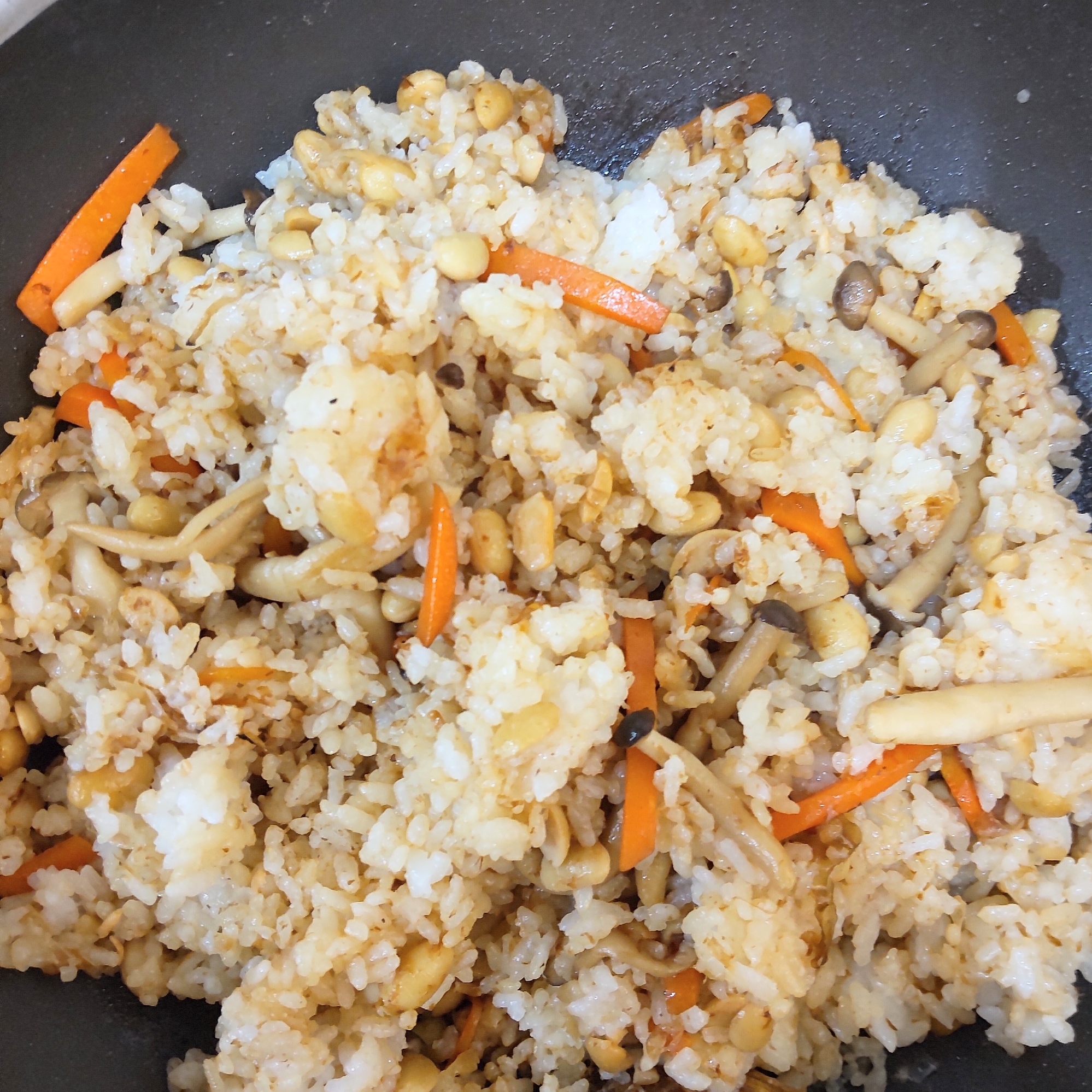 栄養満点♪大豆ときのこチャーハン