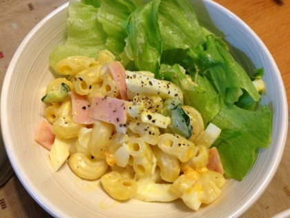 ゆで卵も加えて作りました☆
定番の安心する味ですね～(^ ^)
お箸でつまみにくいマカロニで作ってしまったので(笑)次回はサラダ用で作ります！