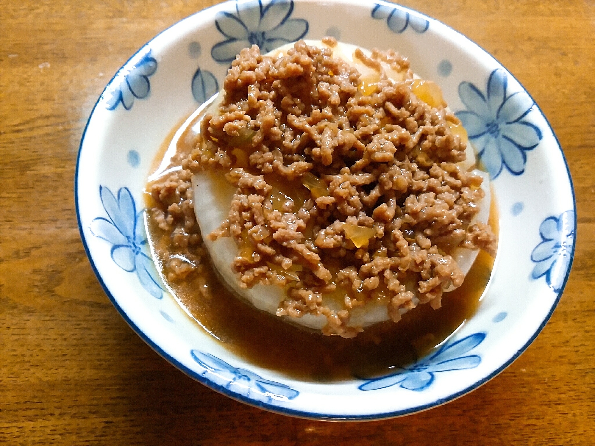 まるごと新玉ねぎの挽肉餡かけ