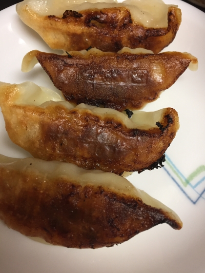 下味バッチリ。焼き肉のたれ使いの定番餃子。