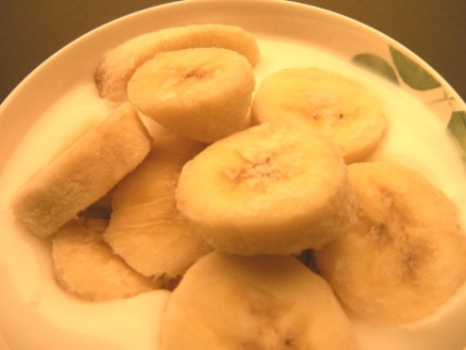 凄く暑かった時に冷凍バナナで作って食べたよ♪夏はやっぱり冷凍バナナだねｗ　実家の方は相当暑かったのかな？でもチロル君はママと帰省できて遊べて喜んだろうね～♡