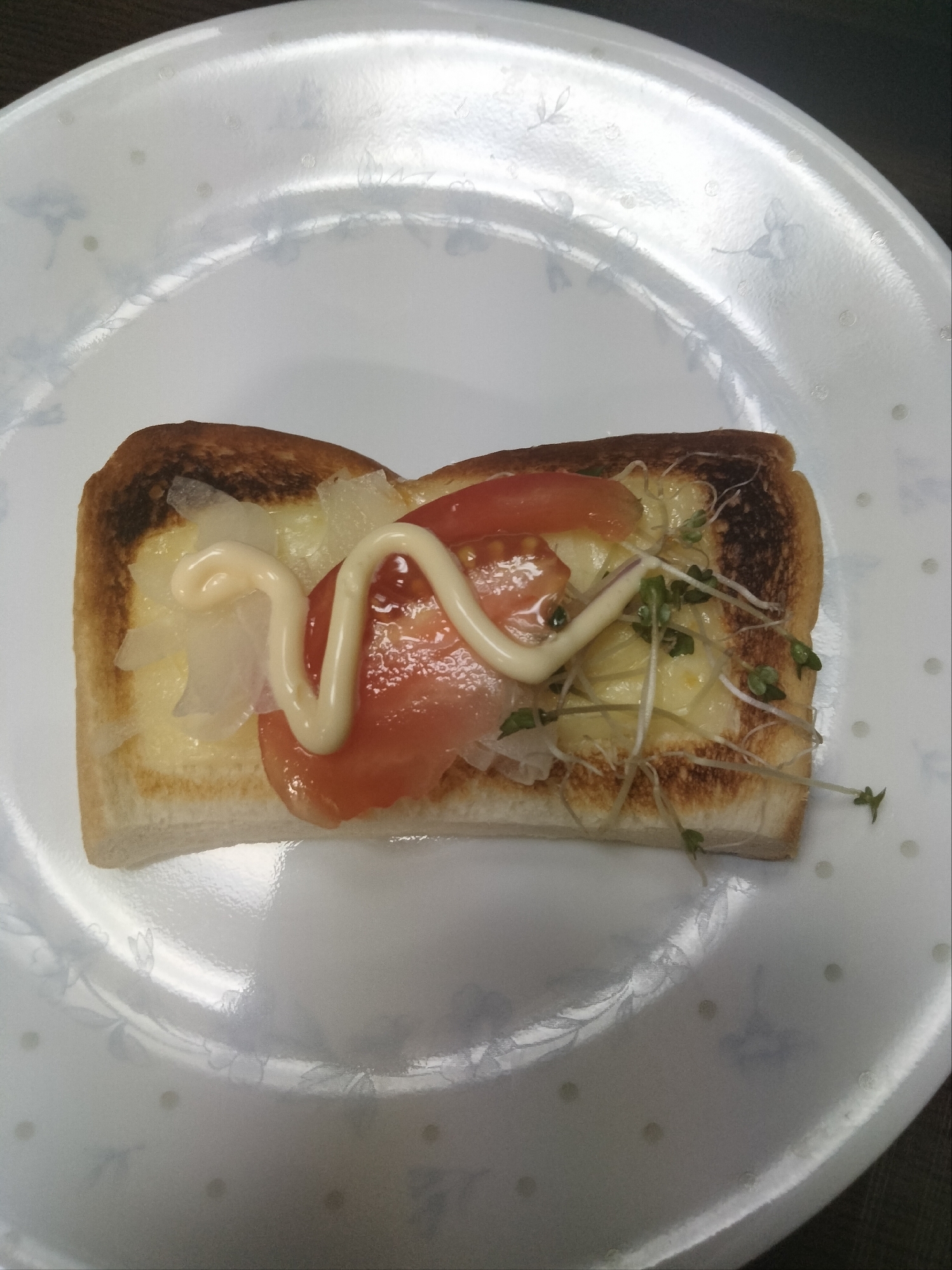 チーズトーストアレンジ 野菜サラダのせて