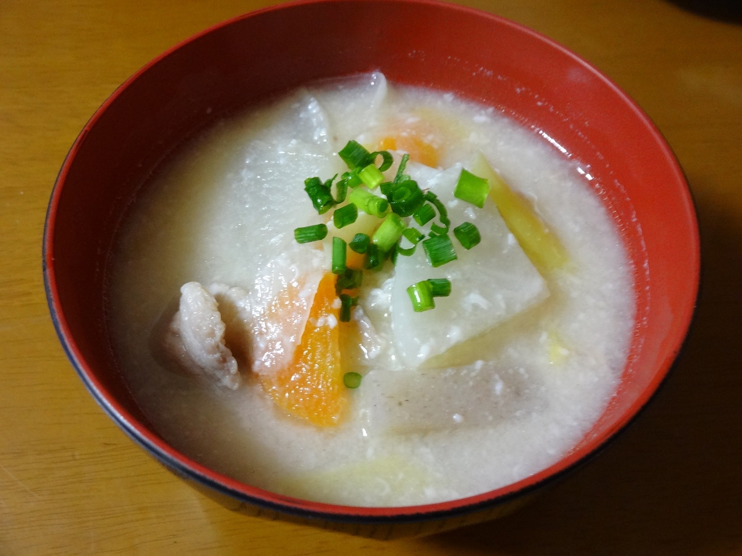 ポカポカ温まる！豚肉と根菜の粕汁