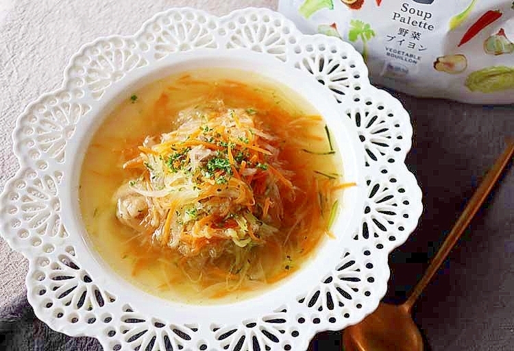 鶏もも肉と千切り野菜のブイヨン煮