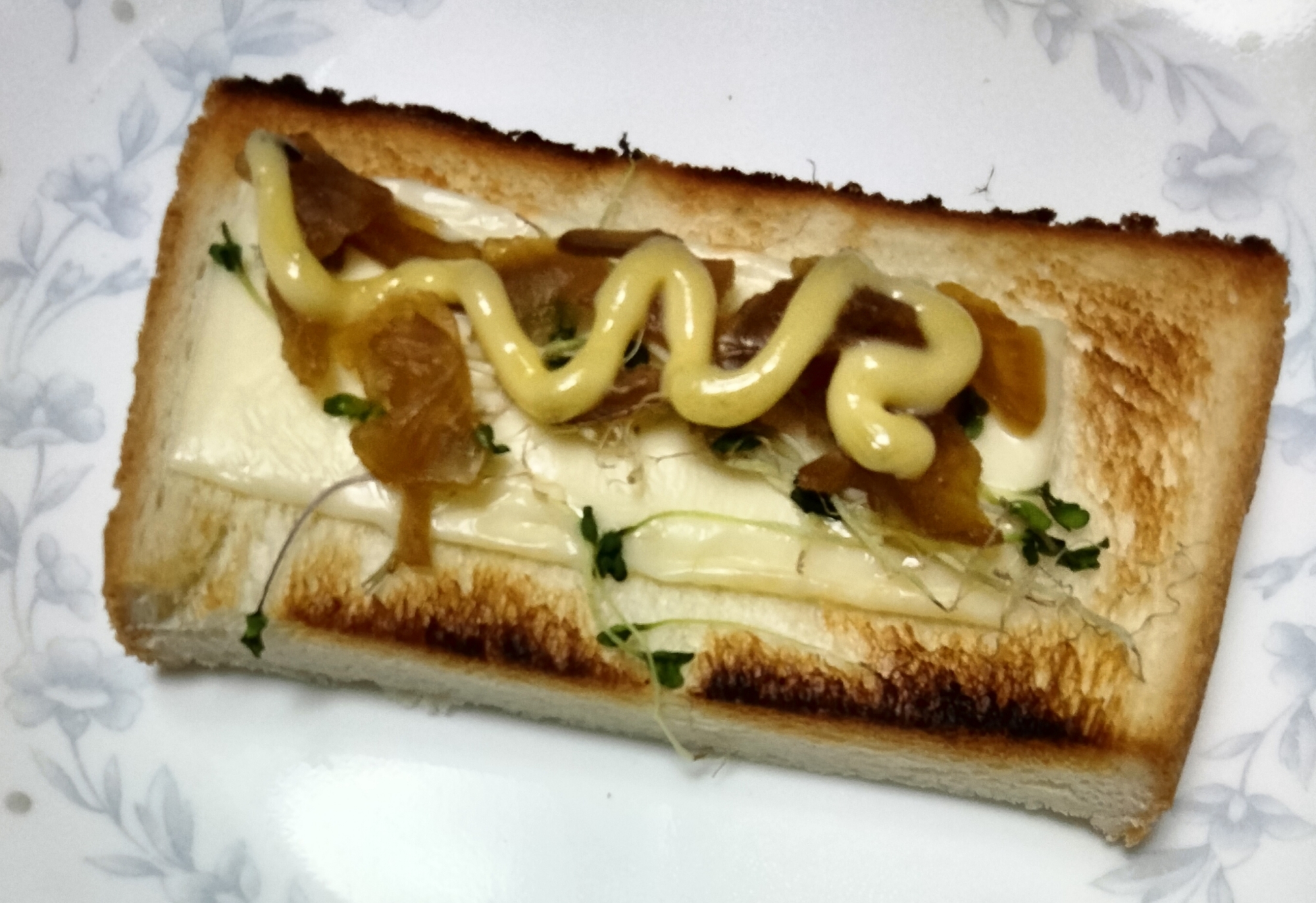 チーズトーストアレンジ スプラウト&福神漬