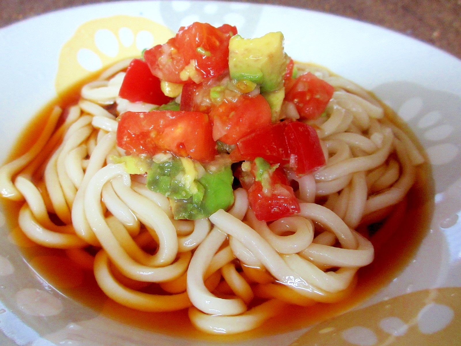 アボカドとトマトのわさびサラダ冷やしうどん