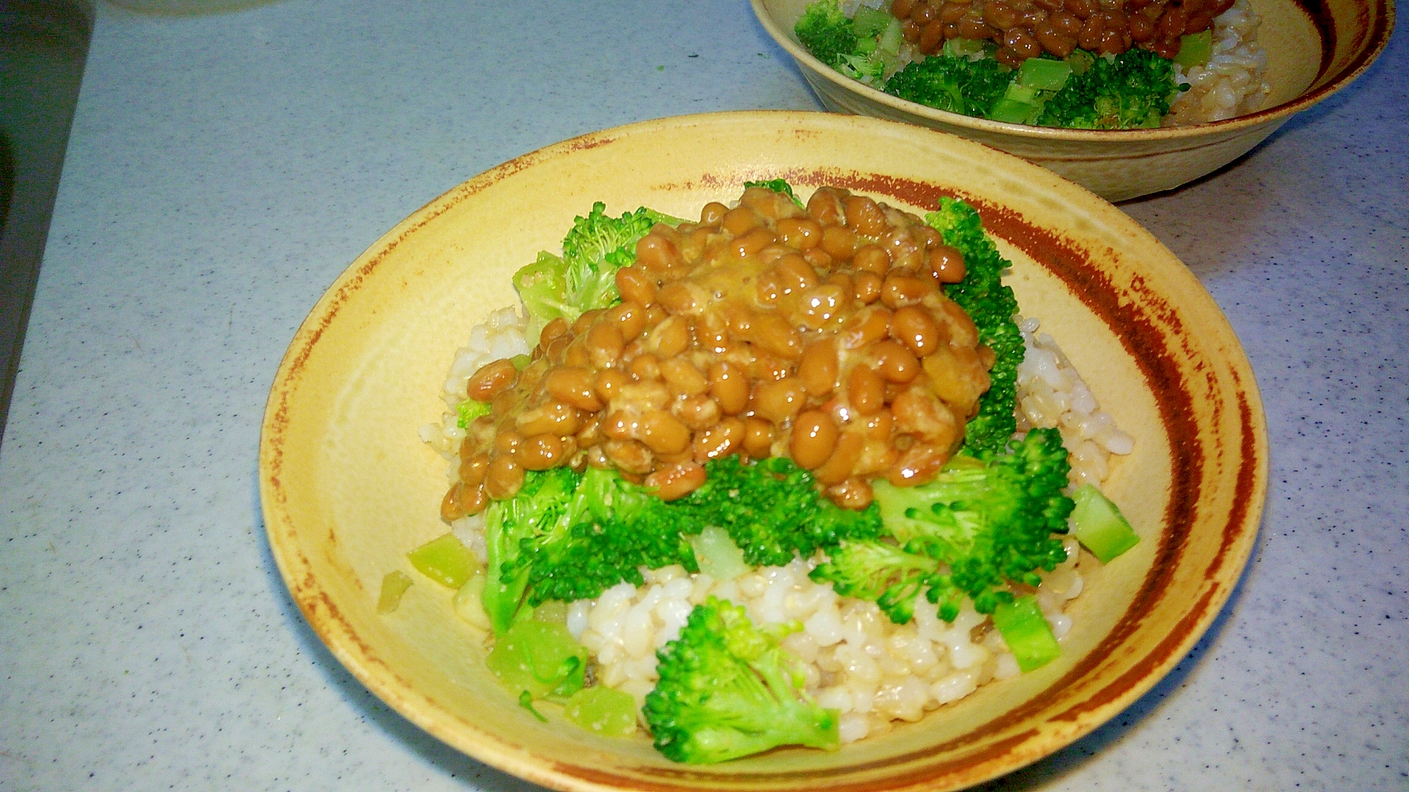 ブロッコリーと納豆の胡麻和え丼