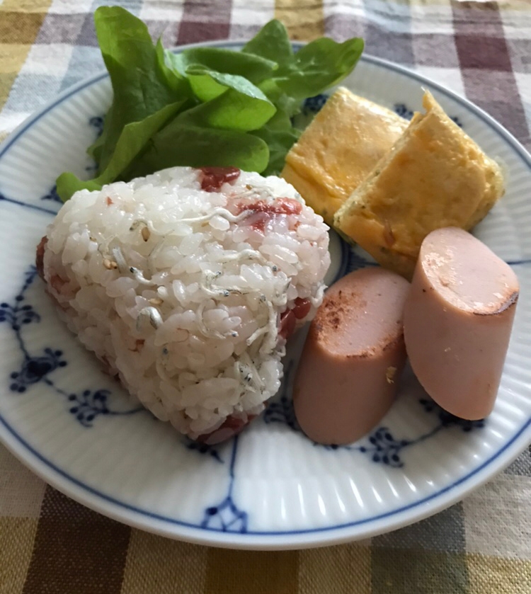 じゃこ梅干しおむすびの朝ごはん