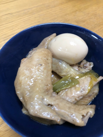 手羽先がとろっとして美味しかったです♪たまごにも味がしみて、ご飯に合いますね。