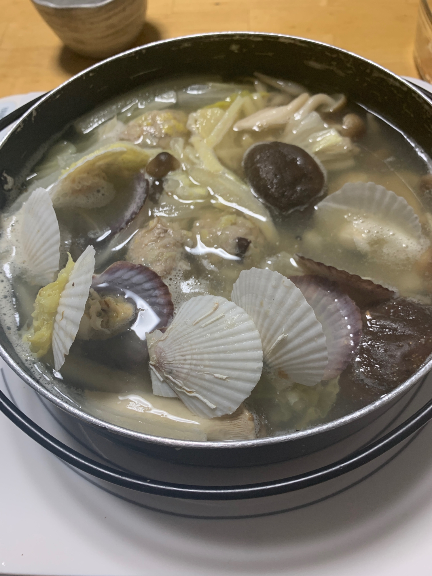 肉団子、貝の鍋