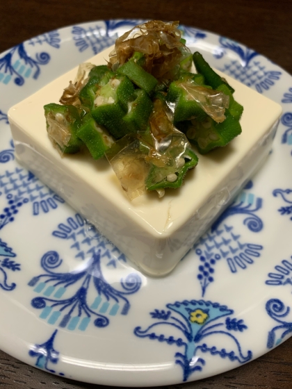 冷奴　（オクラのせ　シャリッ）