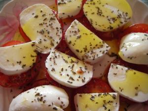 トマトとモツァレラチーズのカプレーゼ