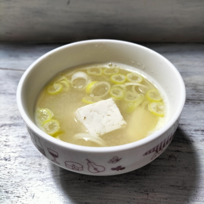 木綿豆腐とねぎの味噌汁