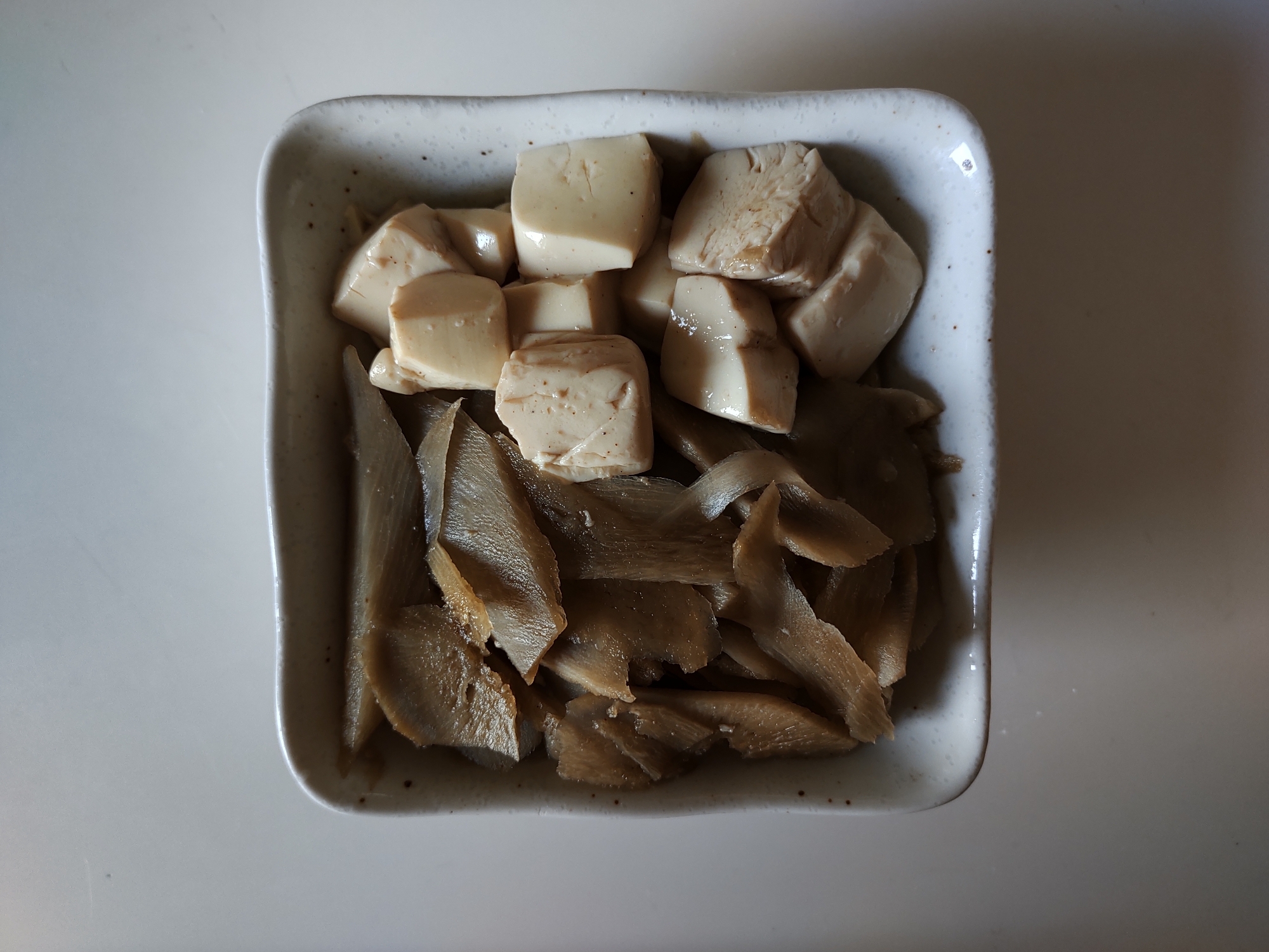 ごぼうと豆腐の煮物