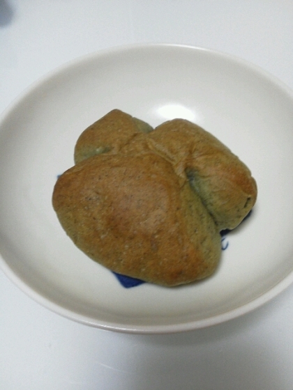 丸めるのを適当にやってしまいました(笑)
抹茶とあずきの組み合わせが大好きなので、作ってみたかった！