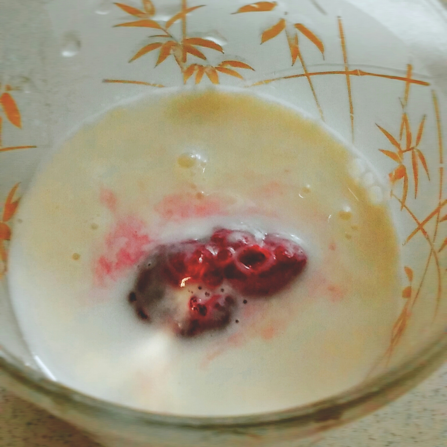 桃ラズベリー豆乳ヨーグルトドリンク