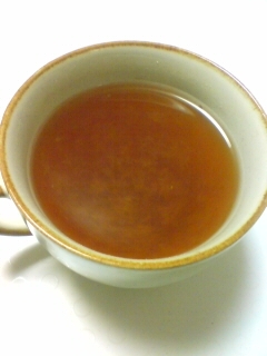 苺ジャム入りの生姜紅茶