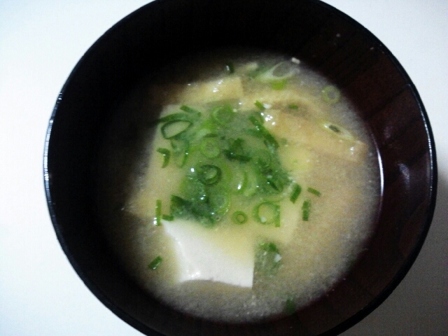 豆腐とあげの味噌汁