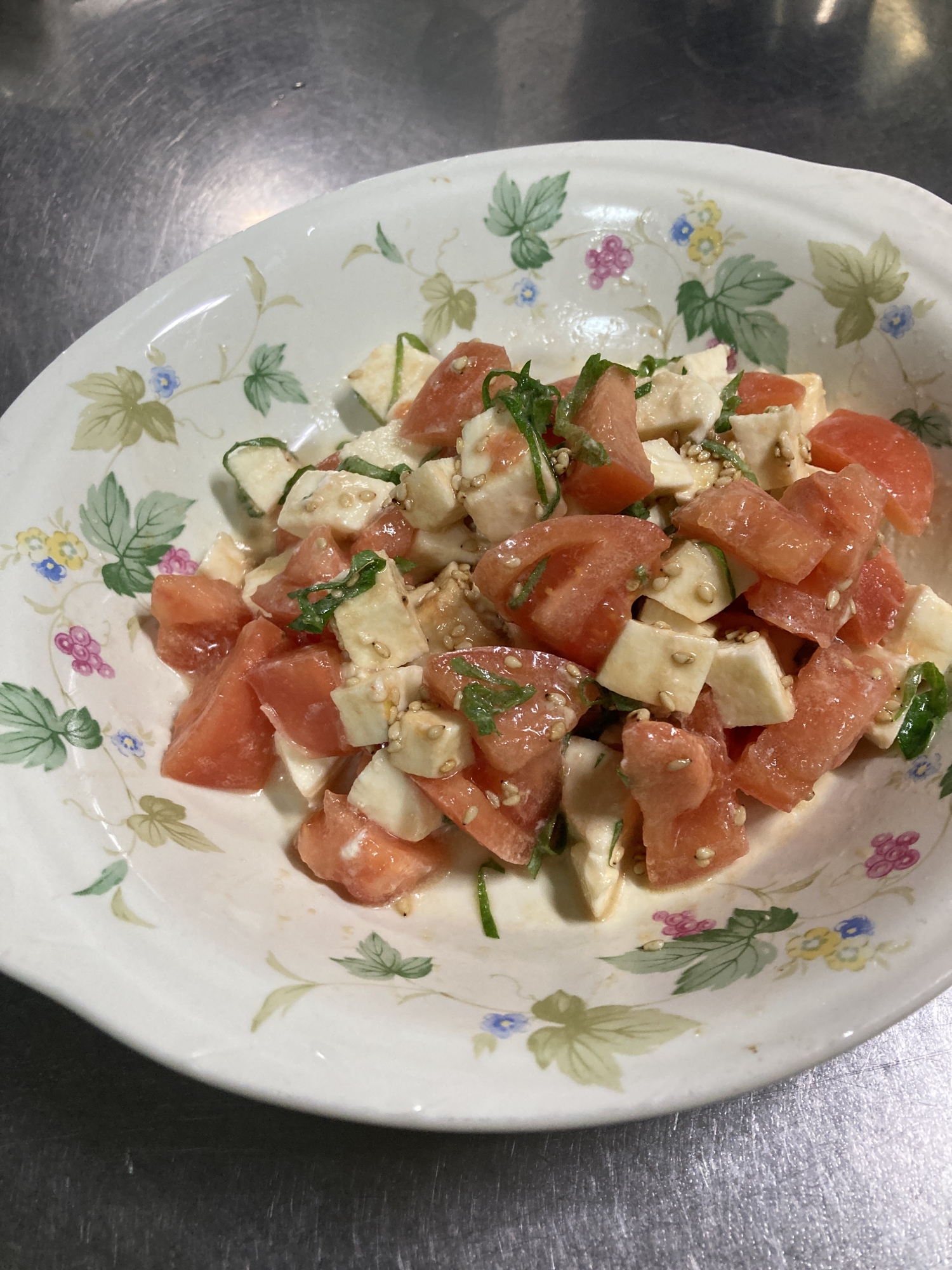 国産チーズとトマトの和風サラダ