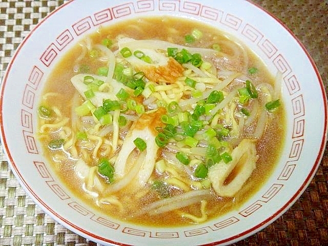 もやしと竹輪の味噌ラーメン