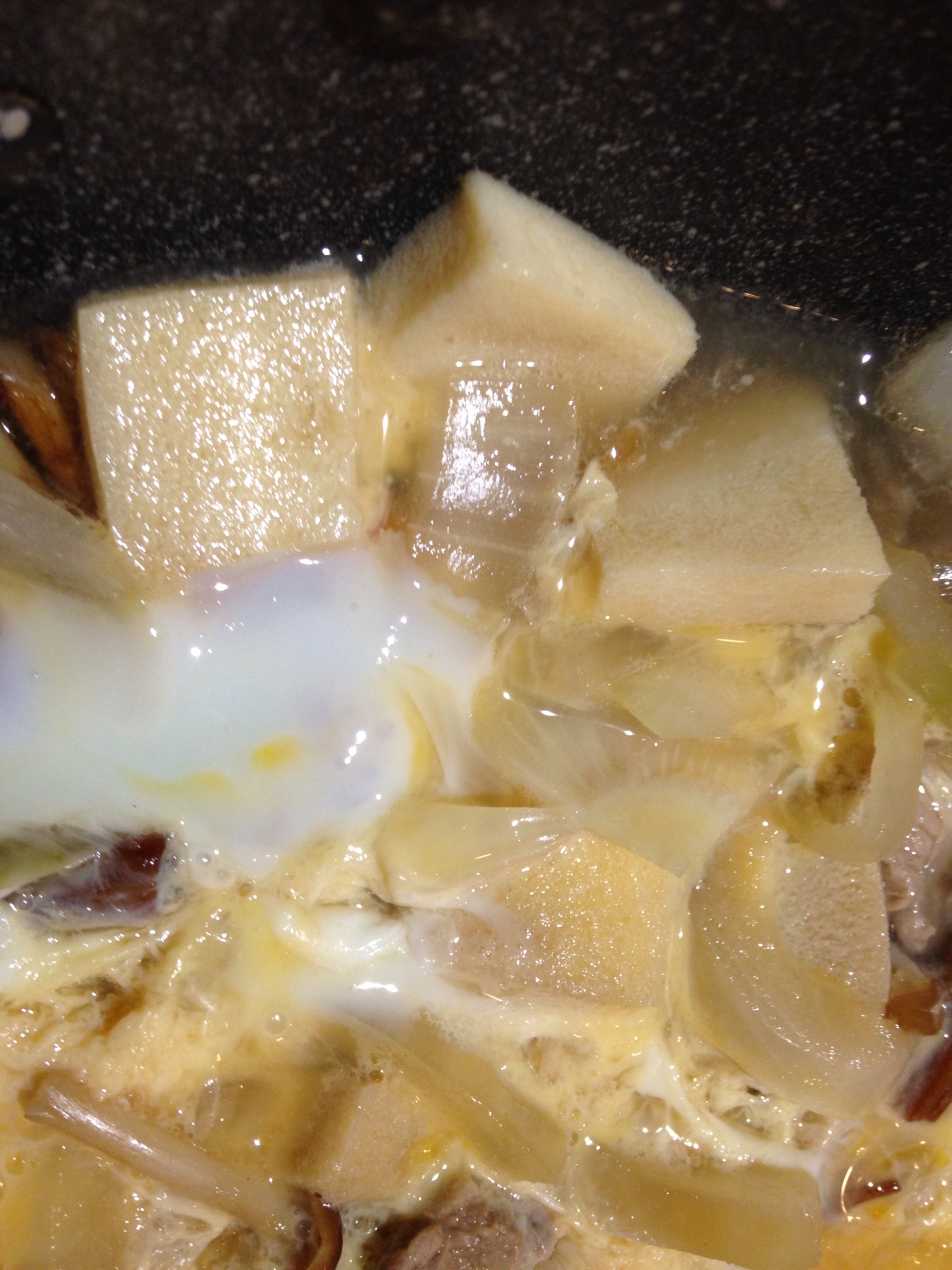 高野豆腐とたまねぎとえのきの卵とじ