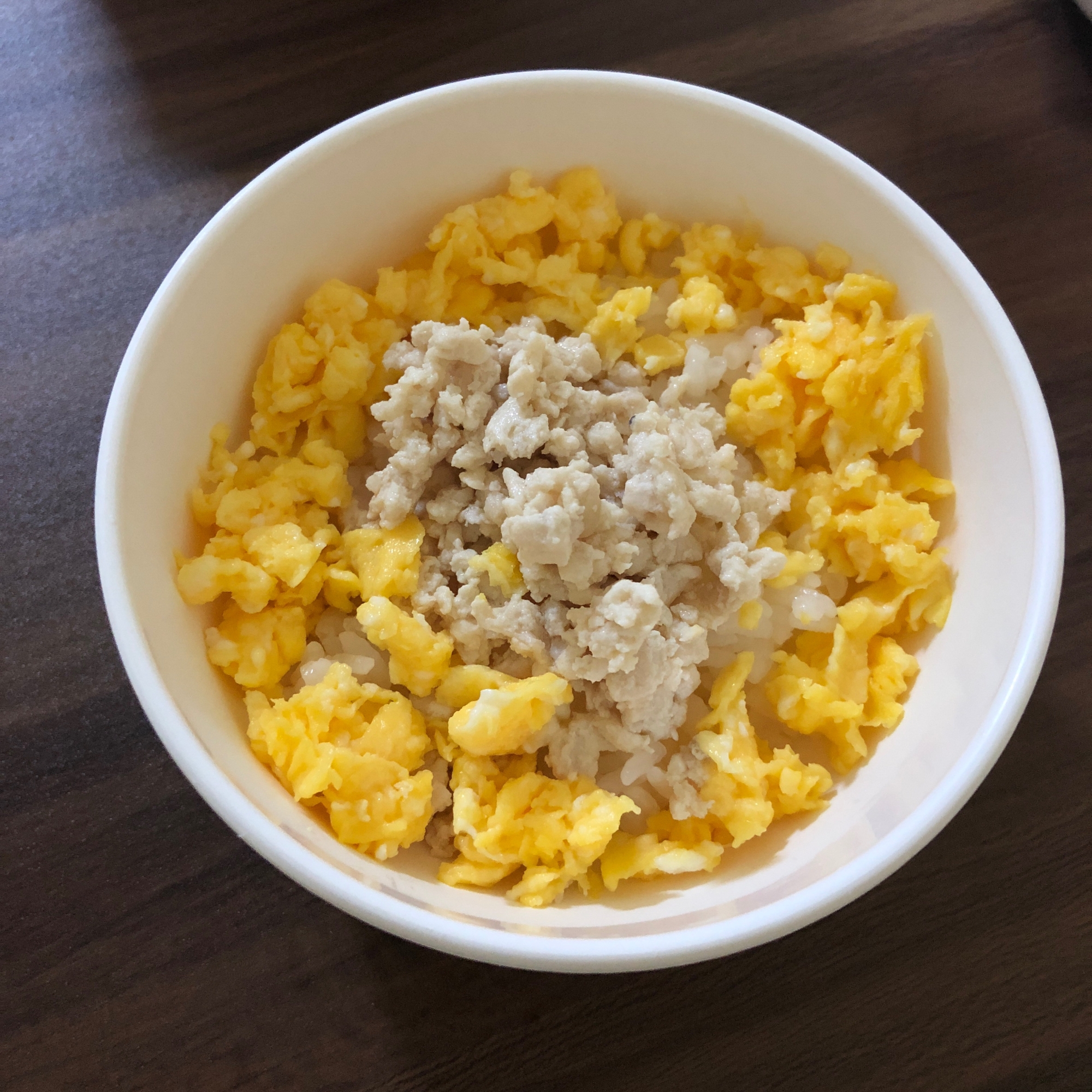 魚肉ソーセージで二色そぼろ丼風