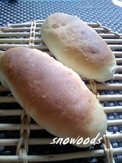 コッペパン♫具を挟む前にかぶりつき☀懐かしい味しました＾＾これはうみゃい～♪