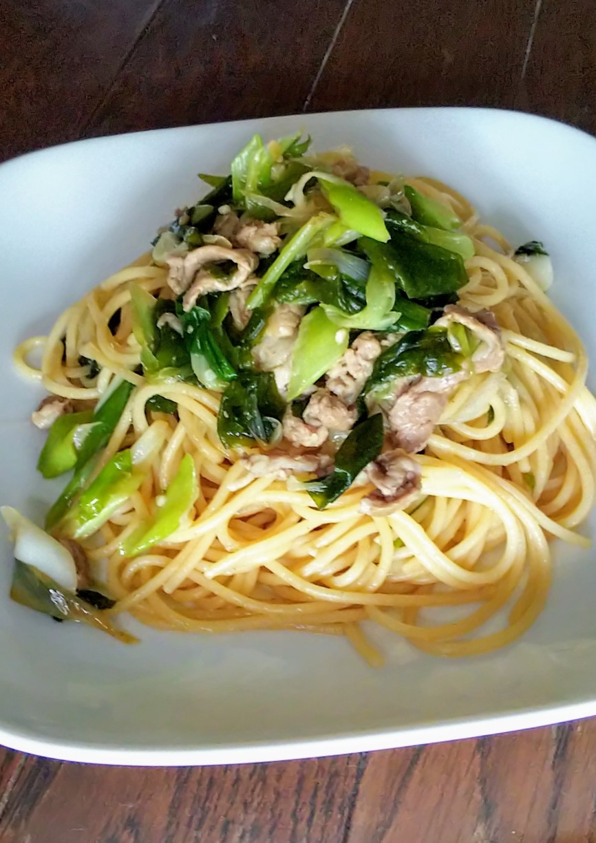 ワカメと長ネギのガリバタ醤油パスタ