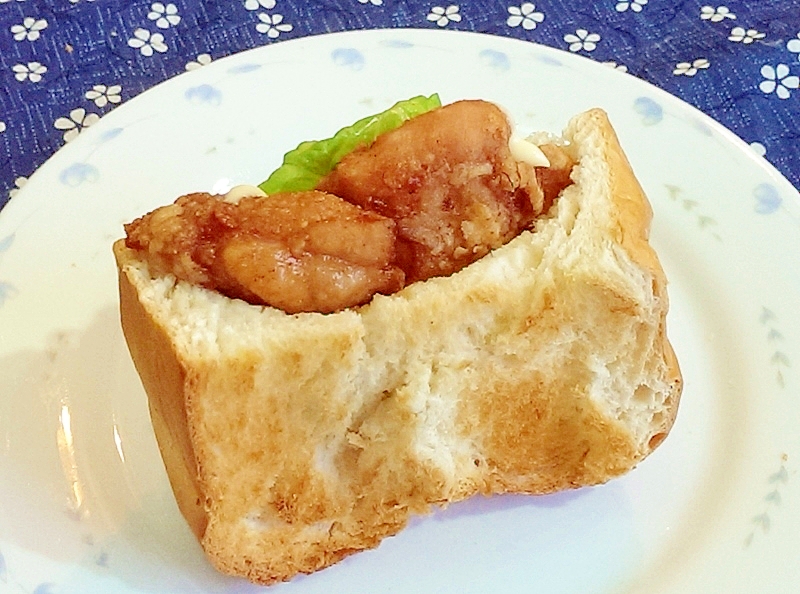 竜田揚げのポケットサンド