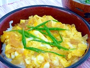 めんつゆで簡単!!トロトロたまご丼