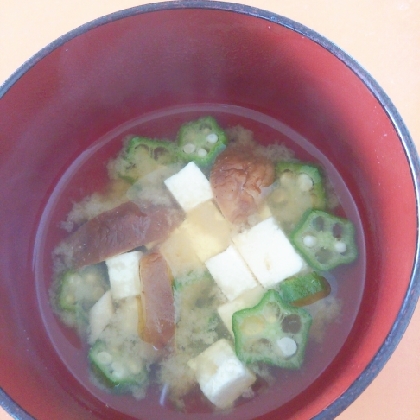 ちゅるっと美味しい豆腐と椎茸おくらのお味噌汁♡