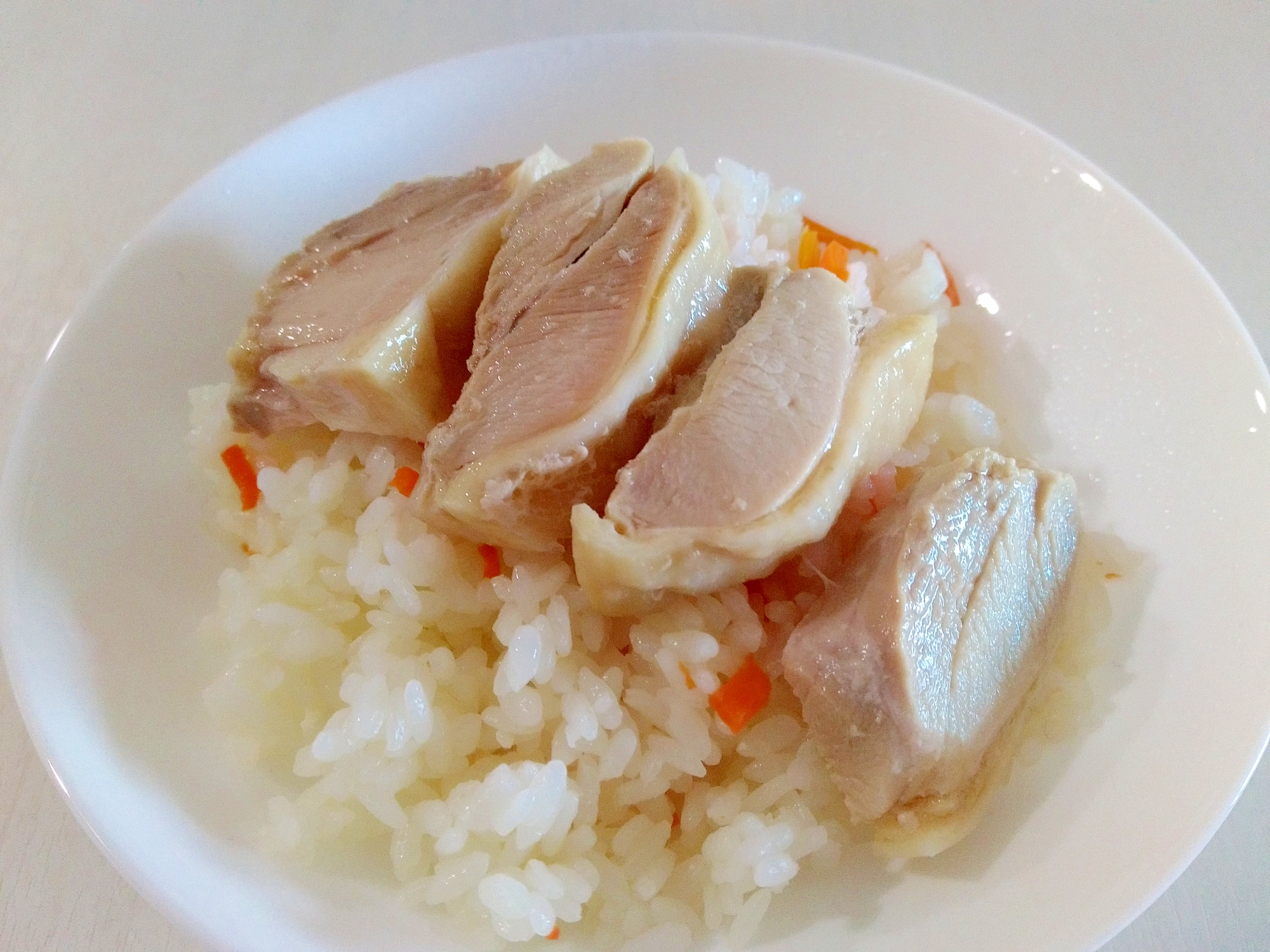 ゆで鶏の煮汁で☆ゆで鶏の炊き込みご飯