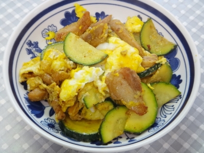 鶏肉とズッキーニ炒め