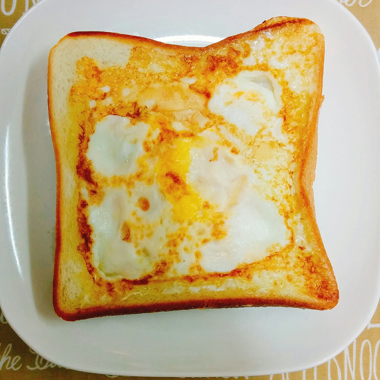 朝食♡卵とハムとモッツァレラチーズのトースト
