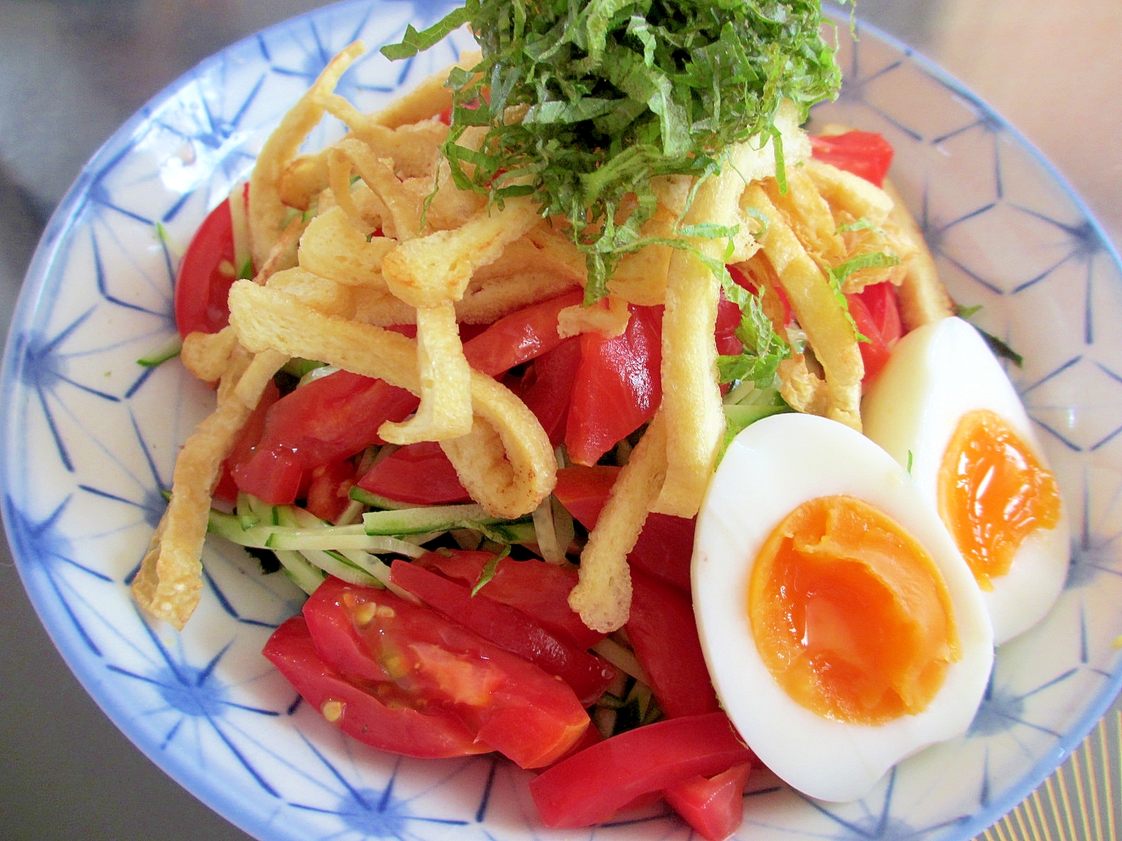 かりかりお揚げとトマトの冷やし蕎麦