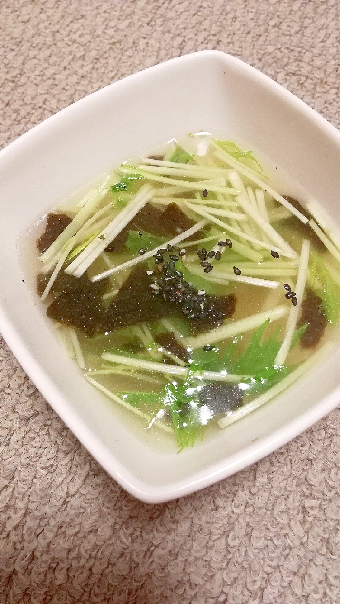 レンジでかんたん♪水菜と焼き海苔の中華スープ