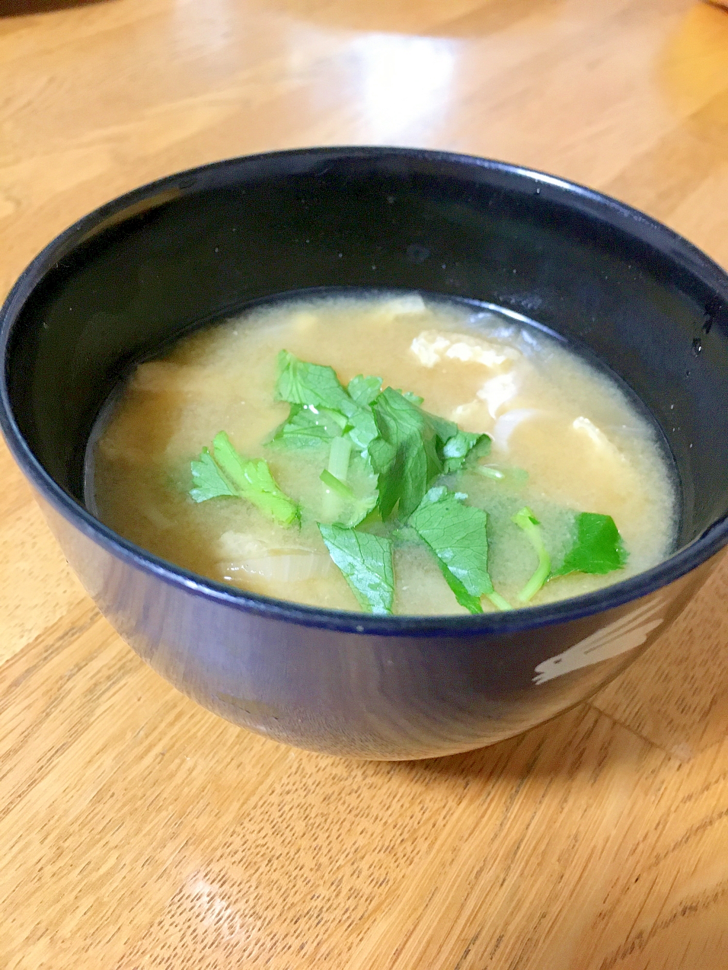 今が旬！新玉ねぎとお揚げの味噌汁