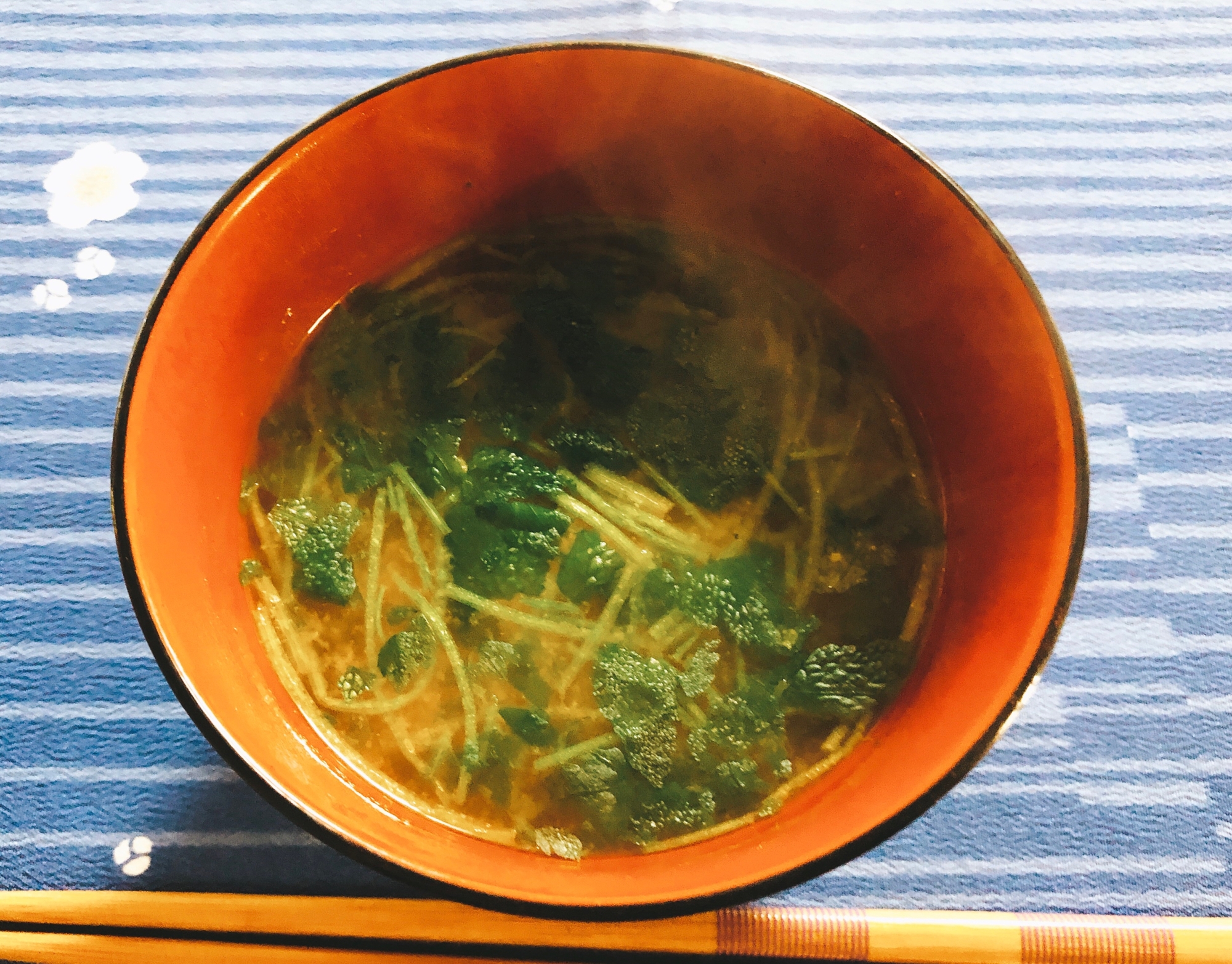 三つ葉と里芋のお味噌汁