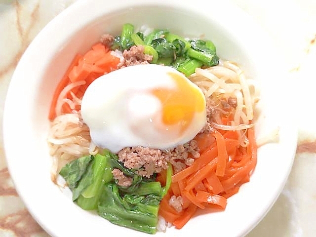 簡単韓国風!小松菜とひき肉のビビンバ丼♪
