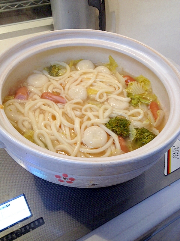 スープ餃子と讃岐うどんの鍋